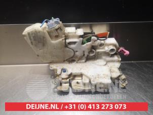 Nissan King Cab Door lock mechanism 4-door, front left O279526 photo 2
