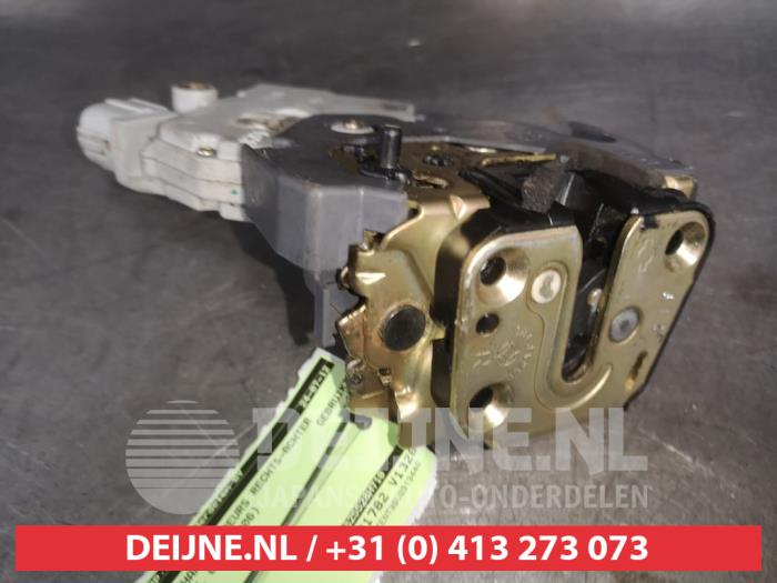Nissan X-Trail Türschlossmechanik 4-türig rechts hinten O281484