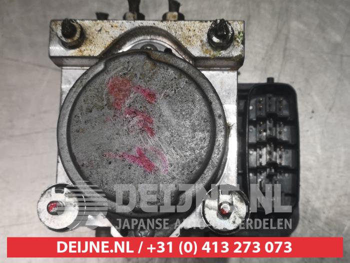 Gebruikte ABS Pomp Toyota Hilux IV 2.5 D4-D 16V 4x4 Prijs € 75,00 Margeregeling aangeboden door V.Deijne Jap.Auto-onderdelen BV