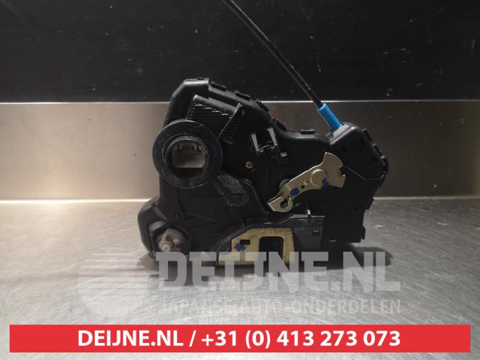 Toyota Avensis Deurslot Mechaniek 4Deurs links-voor O279872