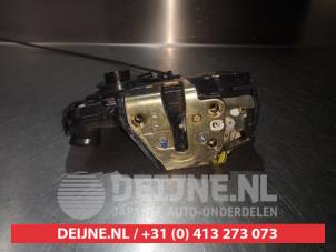 Toyota Avensis Door lock mechanism 4-door, front left O279872 photo 2
