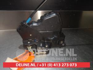 Toyota Avensis Door lock mechanism 4-door, front left O279872 photo 3