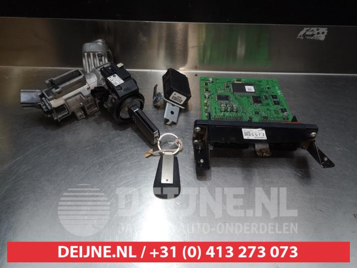 Mazda 2 Engine management computer O344053