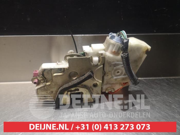 Nissan King Cab Deurslot Mechaniek 2Deurs links O279028