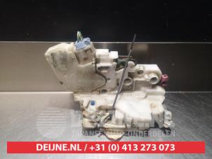 Nissan King Cab Türschlossmechanik 2-türig links O279028 foto 2