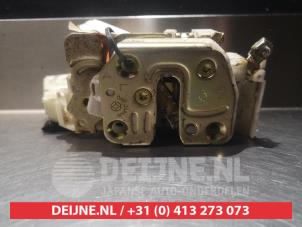 Nissan King Cab Türschlossmechanik 2-türig links O279028 foto 3