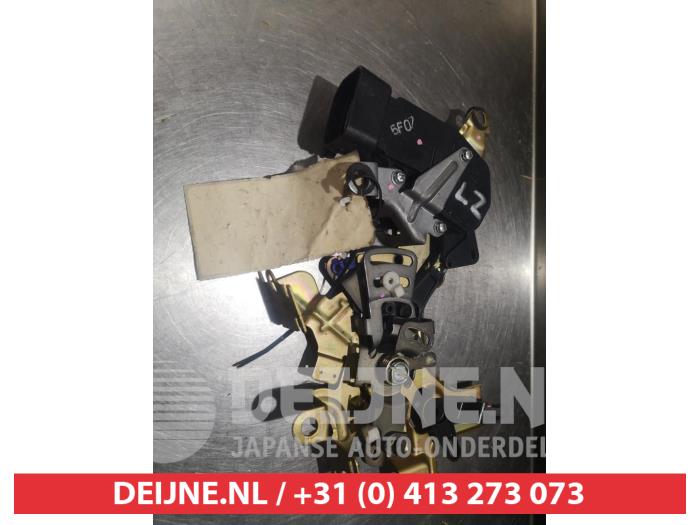 Toyota Previa Deurslot Mechaniek 4Deurs links-achter O280510