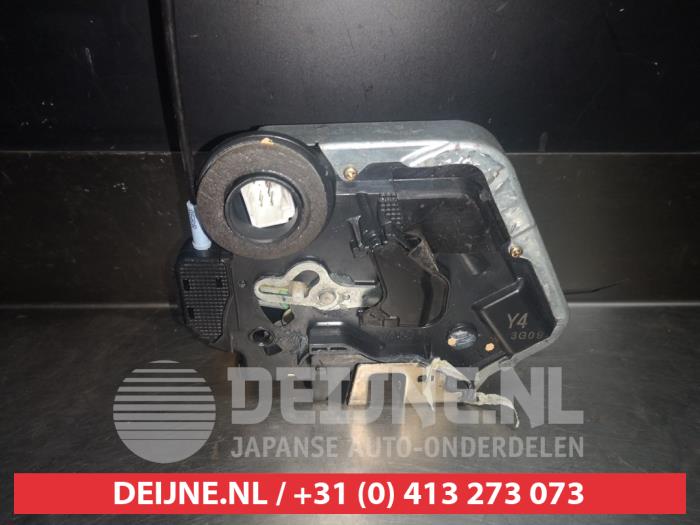 Toyota Corolla Türschlossmechanik 4-türig rechts hinten O281831