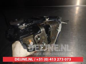 Toyota Corolla Türschlossmechanik 4-türig rechts hinten O281831 foto 3