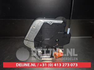 Toyota Corolla Türschlossmechanik 4-türig rechts hinten O281831 foto 2