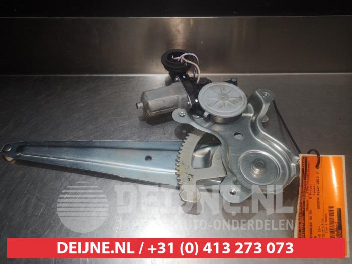 Toyota Verso-S Ruitmechaniek 4Deurs rechts-achter O291815