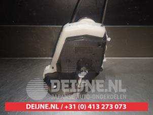Toyota Verso-S Deurslot Mechaniek 4Deurs rechts-achter O281892 foto 2