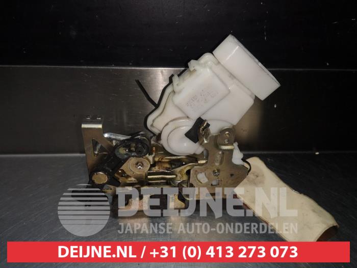 Daihatsu Cuore Deurslot Mechaniek 4Deurs links-achter O280436