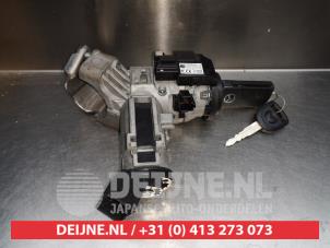 Mazda 2 Ignition lock + key O334645 photo 2