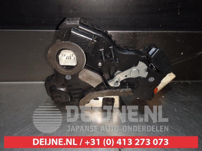 Daihatsu Terios Deurslot Mechaniek 4Deurs links-voor O279761