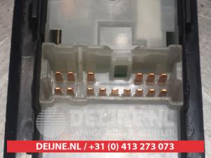Nissan Terrano Multi-functional window switch O311686 photo 2