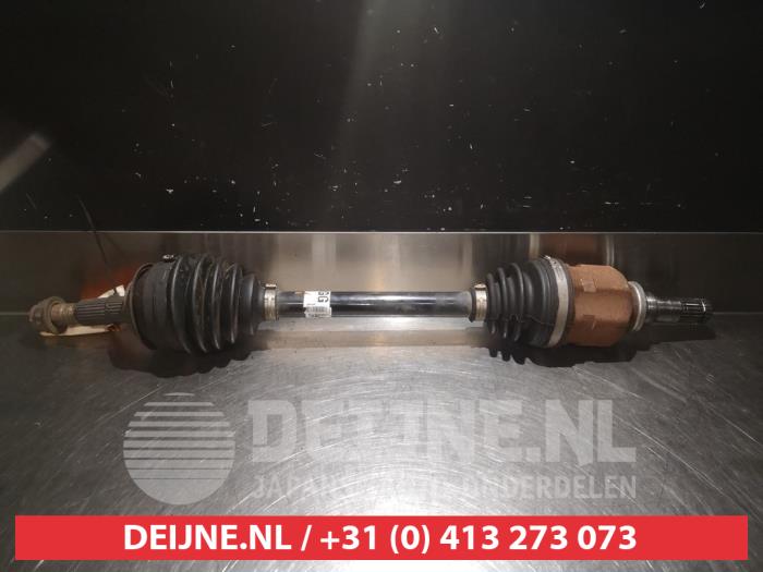 Toyota Yaris Front drive shaft, left O318634