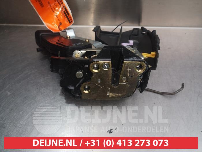Toyota Corolla Door lock mechanism 2-door, right O279295