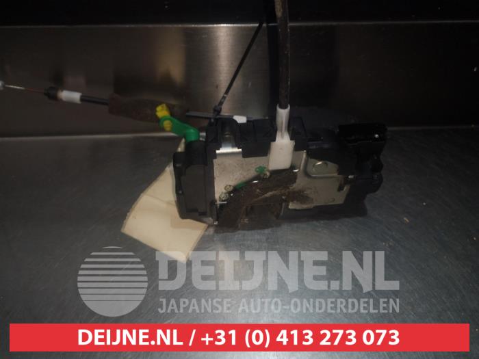 Nissan Navara Deurslot Mechaniek 4Deurs links-voor O279529