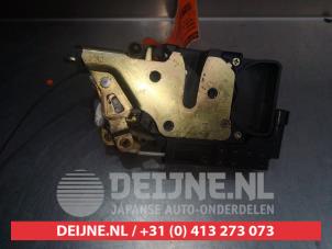 Daewoo Tacuma Deurslot Mechaniek 4Deurs rechts-voor O280949 foto 3