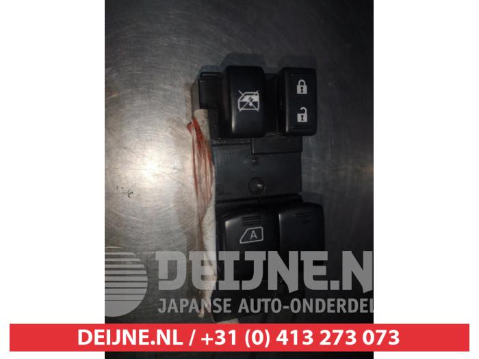 Nissan Micra Combischakelaar ramen O311717