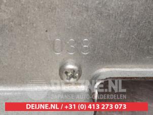 Mazda 2 Scheibenwischermotor hinten O300936 foto 3