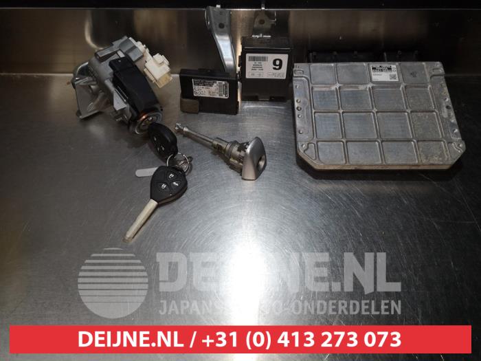 Toyota Avensis Kontaktslot+Sleutel O336044