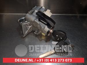 Toyota Avensis Zündschloss+Schlüssel O336044 foto 2