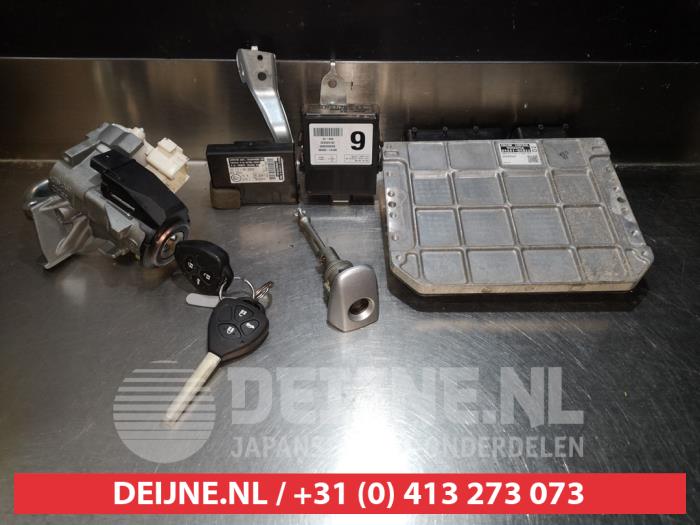 Toyota Avensis Slotenset Cilinder (compleet) O278916