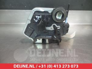 Toyota Corolla Deurslot Mechaniek 4Deurs links-achter O280539 foto 2