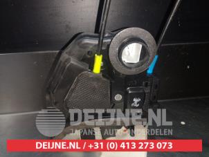 Toyota Auris Türschlossmechanik 4-türig links hinten O280590 foto 4