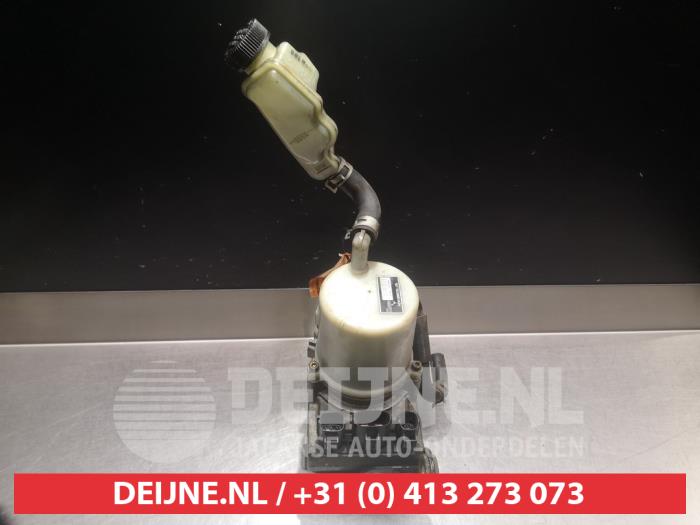 Gebruikte Servopomp Mazda 3 Sport (BK) 1.6 CiTD 16V Prijs € 25,00 Margeregeling aangeboden door V.Deijne Jap.Auto-onderdelen BV