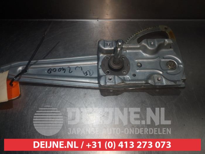 Toyota Avensis Ruitmechaniek 4Deurs rechts-achter O291779