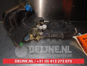 Subaru Legacy Türschlossmechanik 4-türig links hinten O280184 foto 3