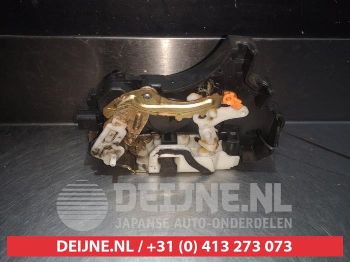 Mitsubishi Colt Deurslot Mechaniek 4Deurs rechts-achter O281659