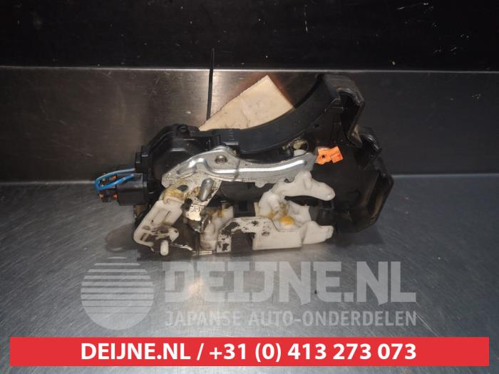 Mitsubishi Colt Deurslot Mechaniek 4Deurs rechts-achter O281663