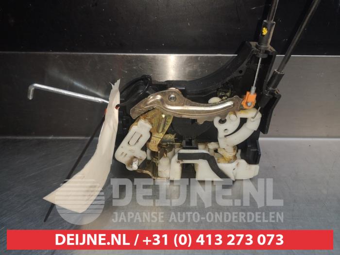 Mitsubishi L200 Deurslot Mechaniek 4Deurs rechts-achter O281674