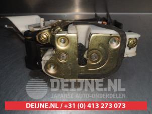 Mitsubishi L200 Türschlossmechanik 4-türig rechts hinten O281674 foto 3
