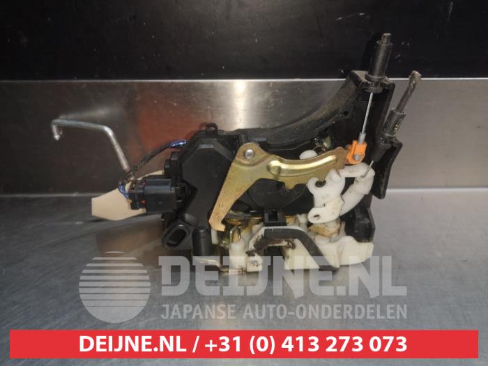 Mitsubishi L200 Deurslot Mechaniek 4Deurs rechts-voor O281035