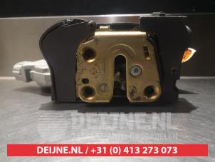 Nissan X-Trail Door lock mechanism 4-door, front left O279510 photo 3