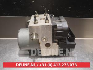 Nissan King Cab ABS Pomp O337687 foto 4