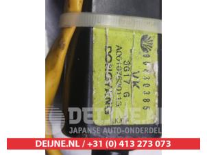 Daewoo Evanda Ruitmechaniek 4Deurs rechts-achter O291404 foto 3