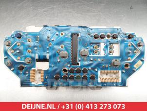 Mitsubishi Space Runner Odometer KM O304779 photo 3