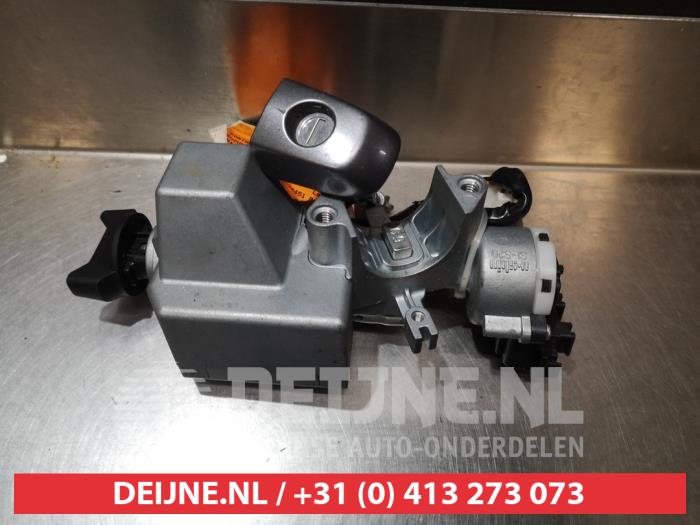Suzuki Swift Kontaktslot+Sleutel O335816