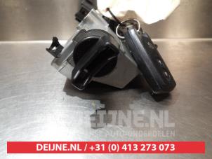 Suzuki Swift Ignition lock + key O335816 photo 3
