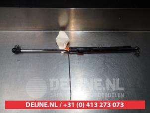 Gebruikte Kofferdekseldemper rechts-achter Daihatsu Sirion 2 (M3) 1.3 16V DVVT Prijs op aanvraag aangeboden door V.Deijne Jap.Auto-onderdelen BV