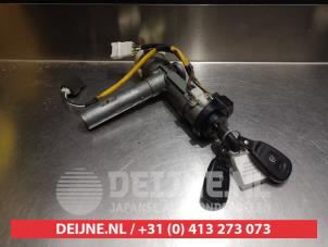 Hyundai Trajet Kontaktslot+Sleutel O334864 foto 2