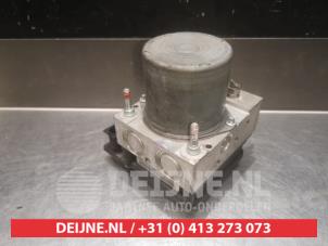 Toyota Avensis ABS Pomp O338570 foto 3