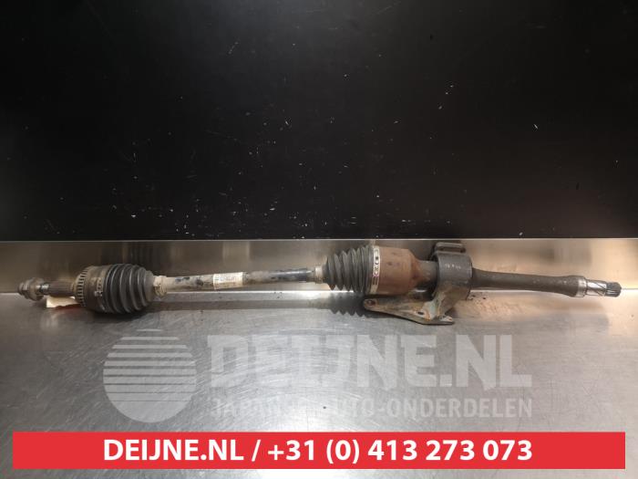 Suzuki Swift Aandrijfas rechts-voor O319948