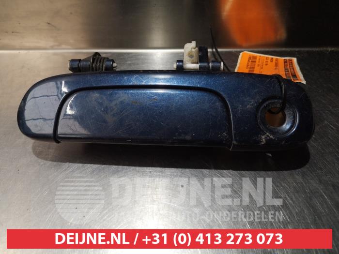 Mazda 323 Türgriff 4-türig links vorne O277224